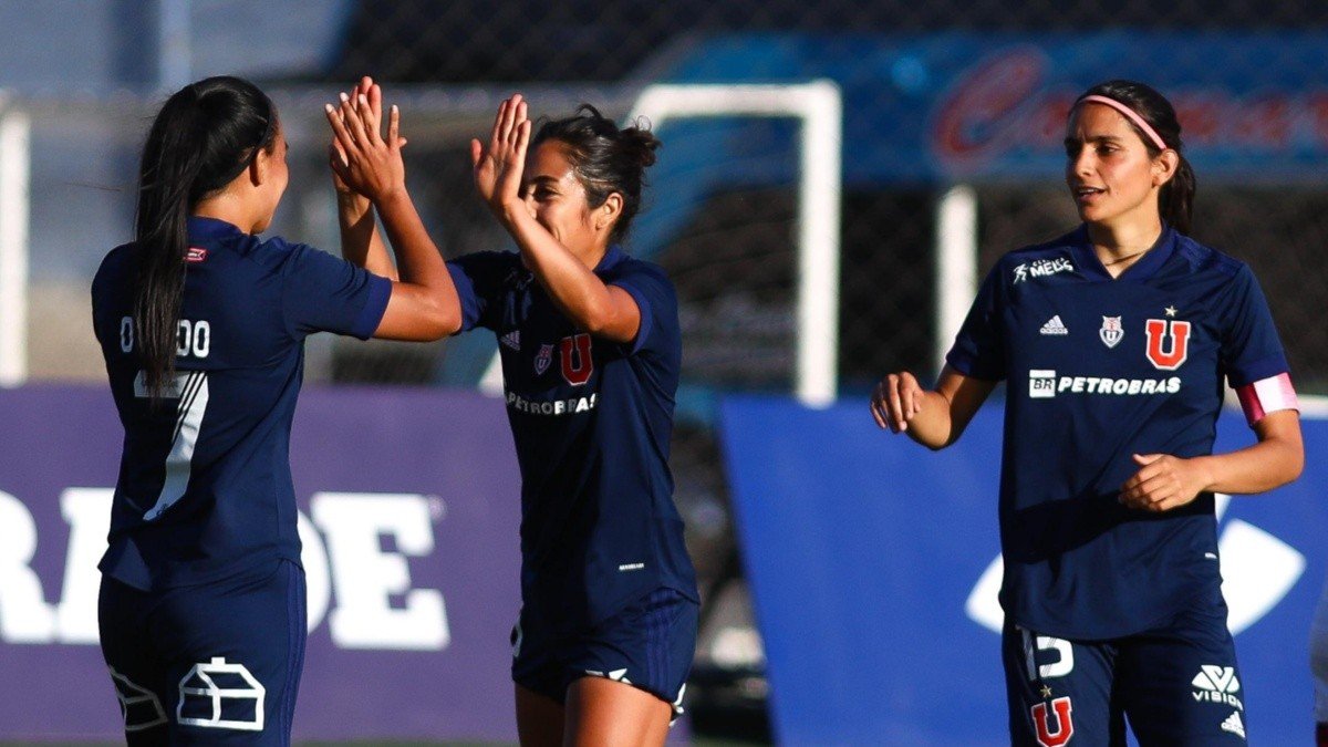 La UC y U. de Chile afrontan el clásico universitario del fútbol femenino