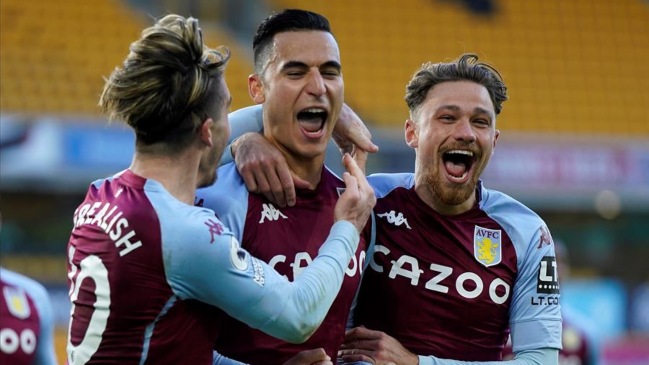 Aston Villa logró en los descuentos un emocionante triunfo sobre Wolves en Inglaterra