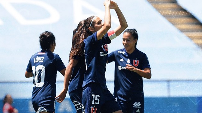 La U triunfó en el clásico ente la UC y cerró la fase de grupos del torneo femenino con campaña perfecta