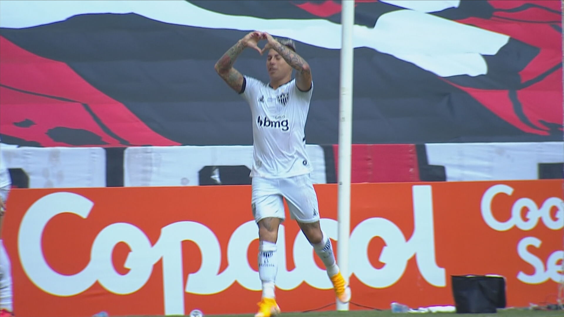 ¡Golazo! Eduardo Vargas anotó su primera conquista con Atlético Mineiro en el Brasileirao