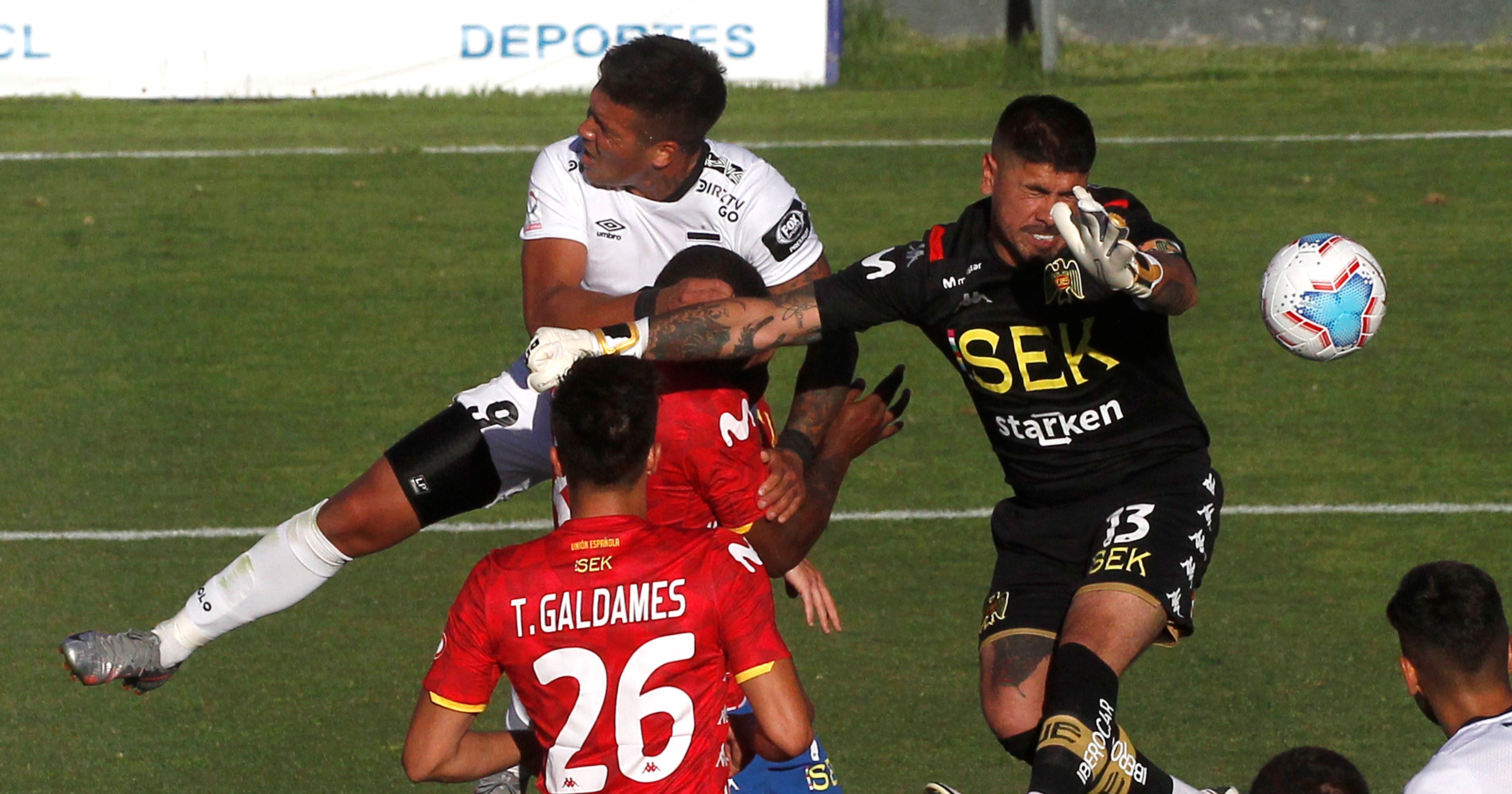 Parraguez presionó y Colo Colo recuperó la ventaja ante Unión Española con autogol de Cummings