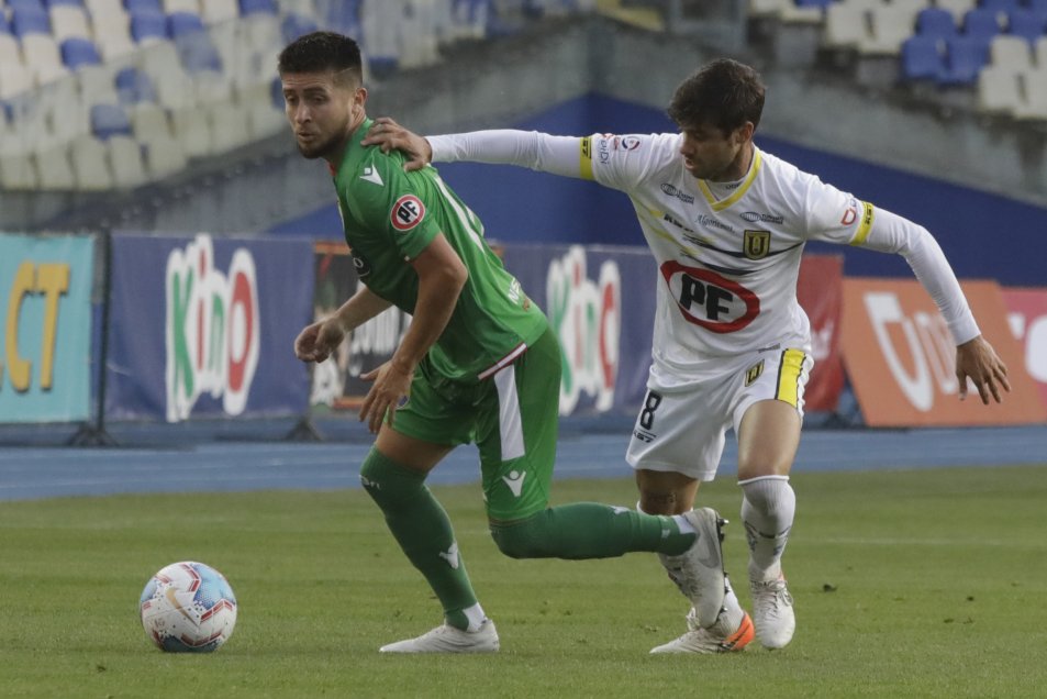 Bryan Carvallo brilló con una “joyita” en triunfo de U. de Concepción sobre Audax en el “Ester Roa”
