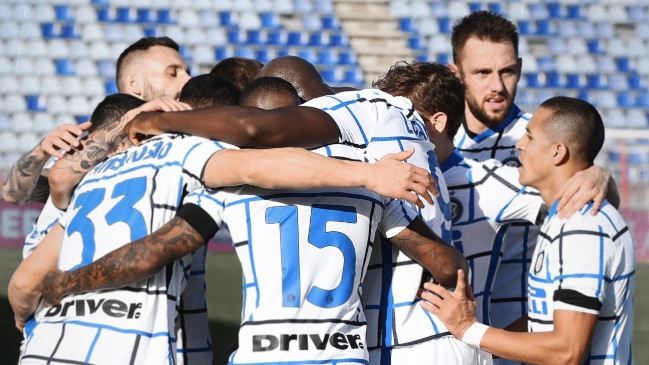 Inter con Alexis Sánchez logró gran remontada contra Cagliari y sostuvo el subliderato en Italia