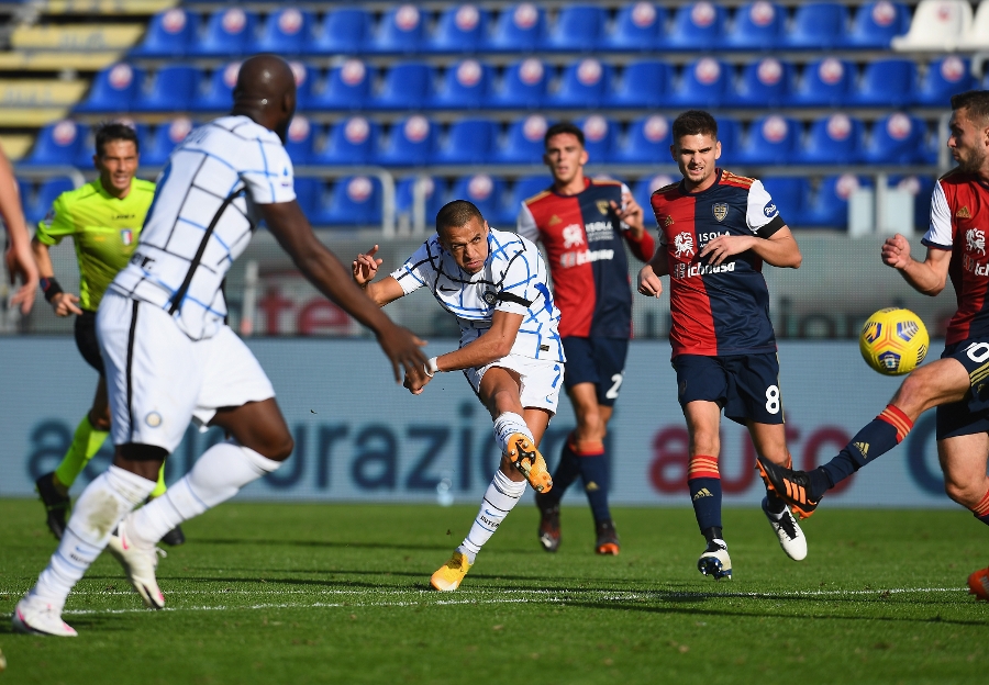 Alexis Sánchez fue titular y terminó resentido en la victoria de Inter contra Cagliari en la Serie A
