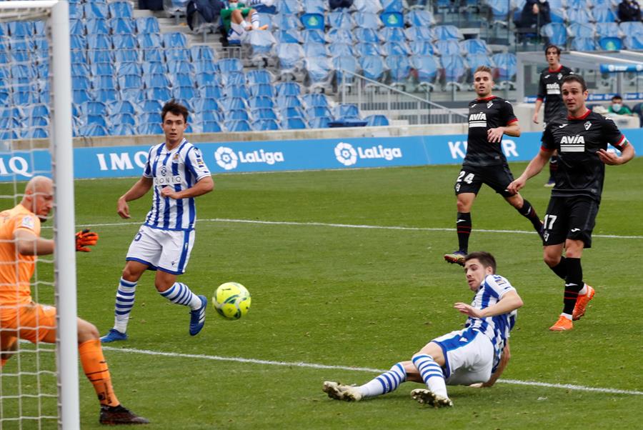 Real Sociedad igualó con Eibar y alcanzó a Atlético de Madrid en el liderato en España