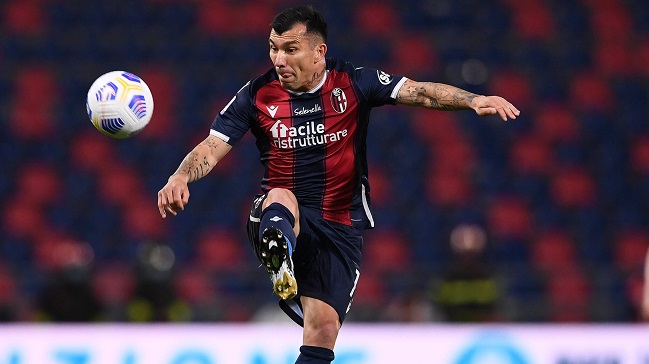 Gary Medel jugó en dolorosa goleada sufrida por Bologna ante AS Roma en la Serie A