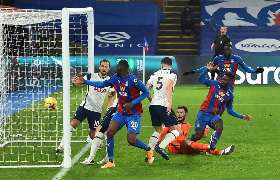 Tottenham empató con Crystal Palace en un partido marcado por los errores de los arqueros