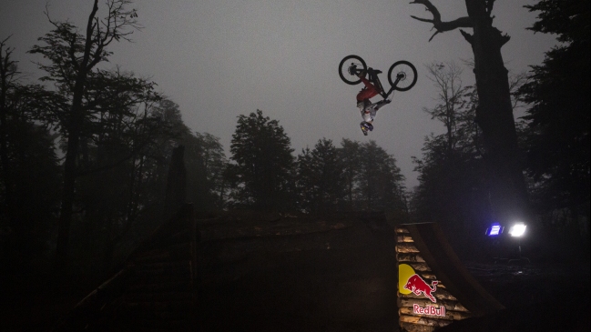 Pedro Burns realizó espectacular hazaña en el Volcán Villarrica durante el eclipse solar