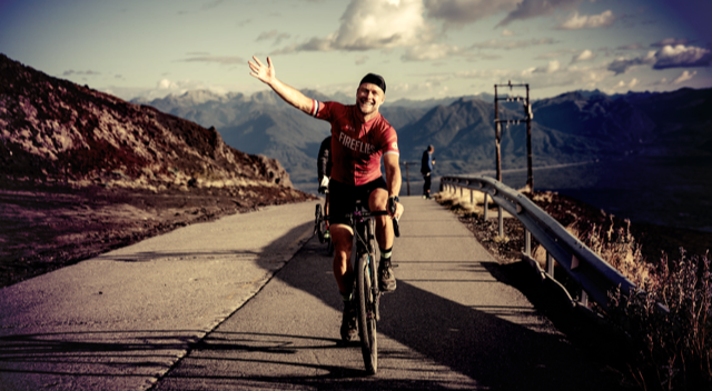 Documental muestra las motivaciones de un grupo de ciclistas en la lucha contra el cáncer