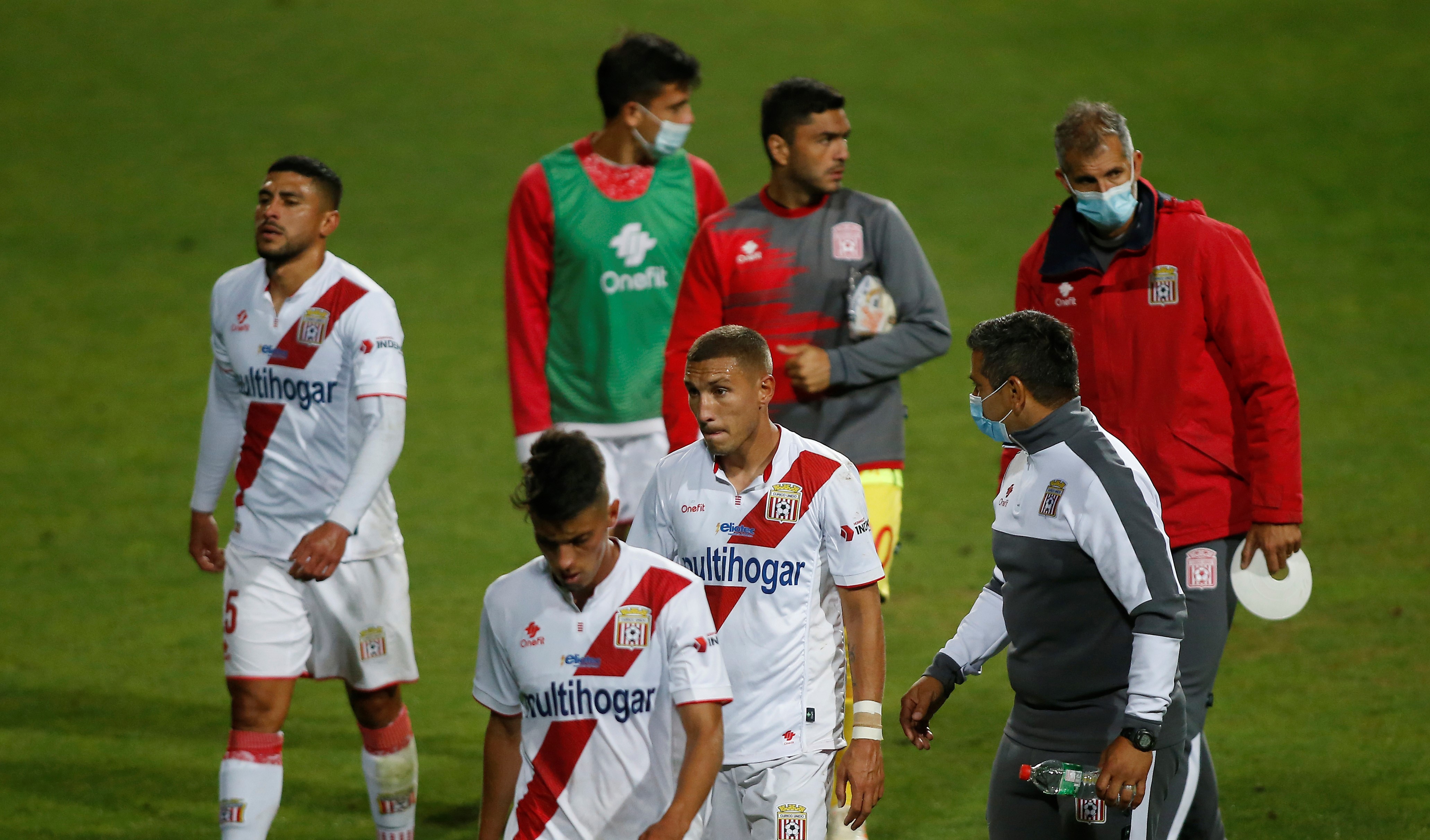 Siguen los positivos por Covid-19 en el fútbol chileno: Curicó Unido informó sobre dos nuevos casos