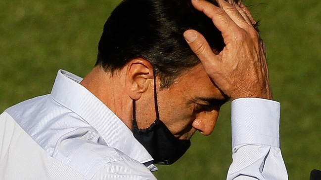 Gustavo Quinteros explicó por qué en Colo Colo no hablan sobre la opción de irse a Primera B