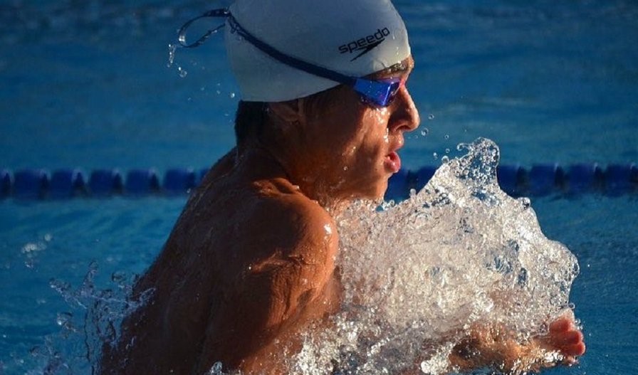 Mariano Lazzerini estableció nuevo récord nacional de natación en 100 metros estilo pecho