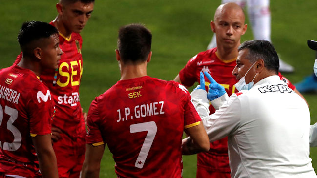 Diego Sánchez tuvo dura discusión con Víctor Méndez tras el duelo con Everton