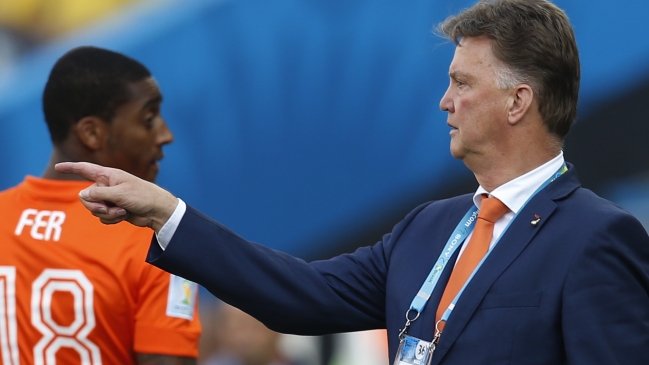 Director de la ANFP aseguró que recibió un currículum de Louis Van Gaal para postularse a la Roja