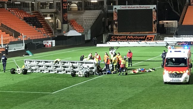 Jardinero de club francés falleció tras ser alcanzado por un panel de luz