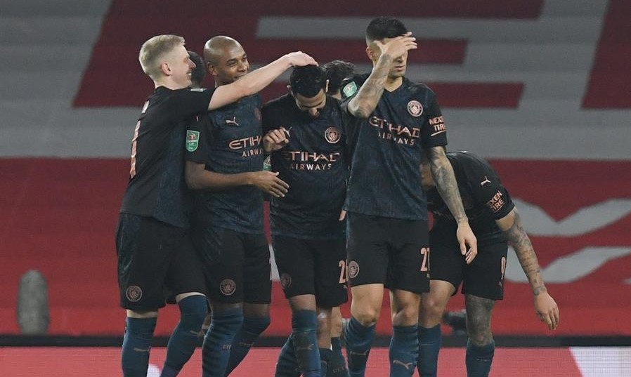 Manchester City goleó a Arsenal y clasificó a semifinales de la Copa de la liga inglesa