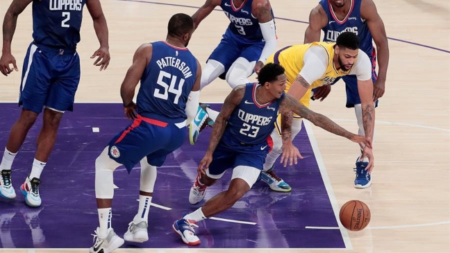 Los Lakers debutaron en la nueva temporada de la NBA con una derrota