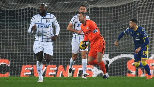 ¿Compite como chascarro del año? El grosero error del portero Handanovic en triunfo de Inter