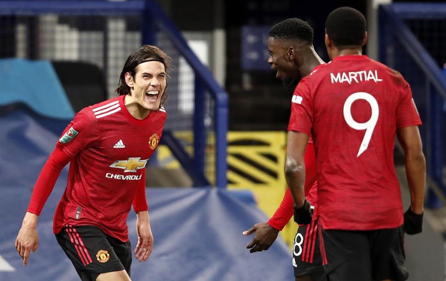 Cavani y Martial guiaron a Manchester United ante Everton en clasificación a semis de la Copa de la liga
