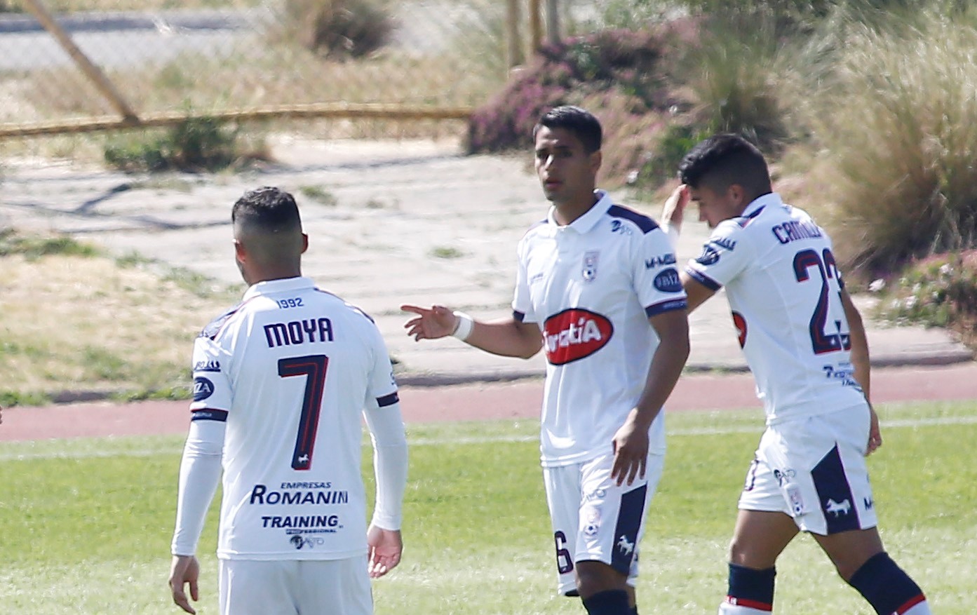 Melipilla empató con el colista Santa Cruz y se mantuvo en puestos de liguilla por el ascenso