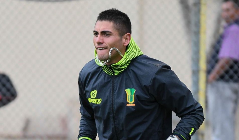 Claudio Santis, el arquero chileno que jugará un partido oficial en Navidad