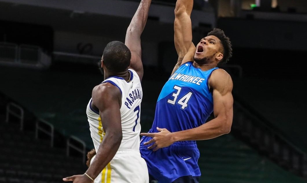 Milwaukee Bucks arrasó con Golden State Warriors en la jornada navideña de la NBA