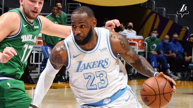 LeBron James y Anthony Davis guiaron a Los Angeles Lakers al triunfo sobre Dallas Mavericks