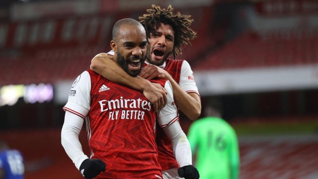 Arsenal regresó al triunfo con una sólida actuación ante Chelsea en el derbi y se alejó del fondo