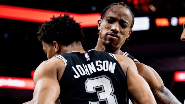 San Antonio Spurs remontó contra Toronto Raptors de la mano de DeMar DeRozan