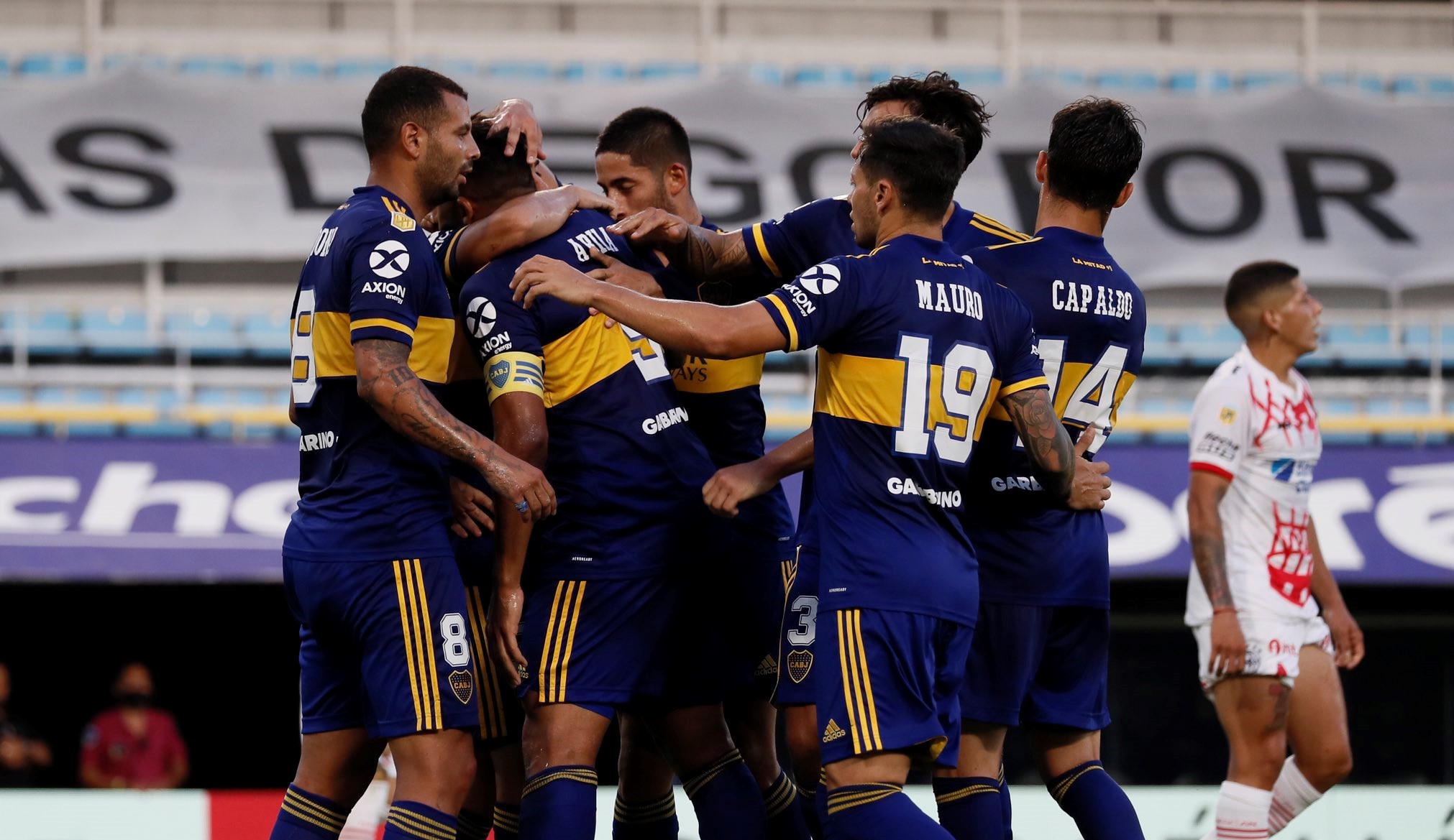 Boca Juniors goleó a Huracán y espera por River Plate en la Copa Maradona