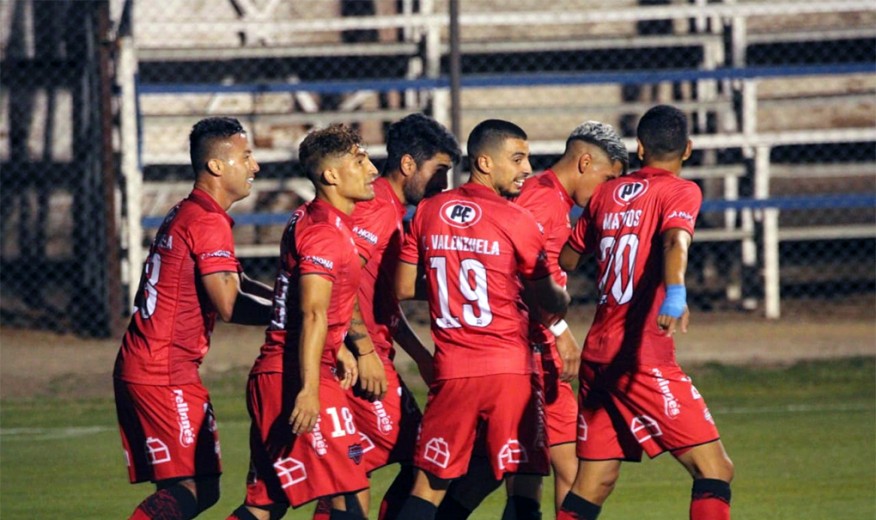 Ñublense volvió con todo y retomó el liderato tras vencer a Santa Cruz en duelo pendiente