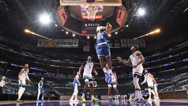 Los Lakers le dieron una paliza a Timberwolves en la jornada dominical de NBA