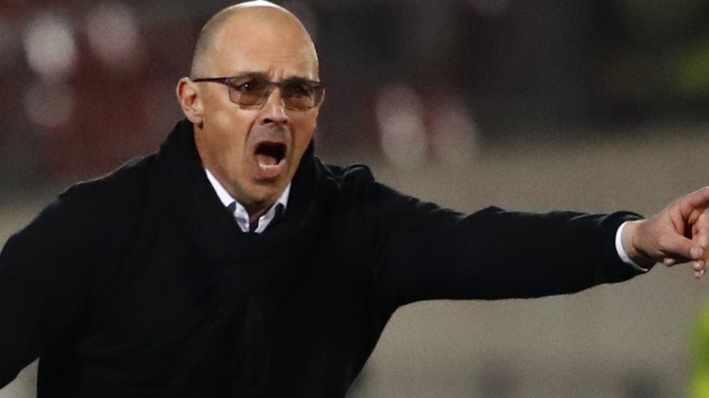 Ex técnico de U. de Chile Alfredo Arias dio positivo por coronavirus