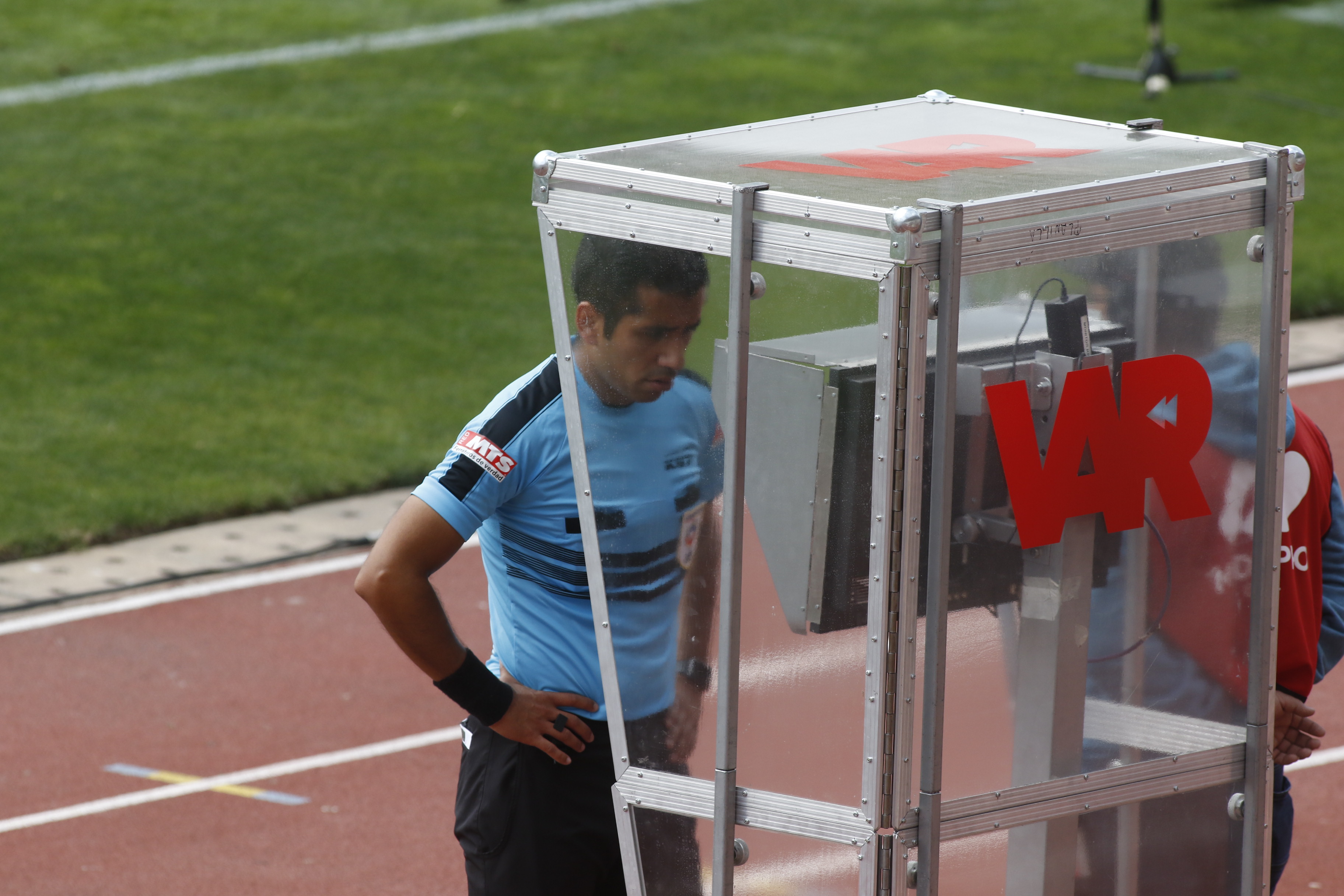 Ex árbitro Iván Guerrero: Hay que hacer una revisión importante de cómo funciona el VAR