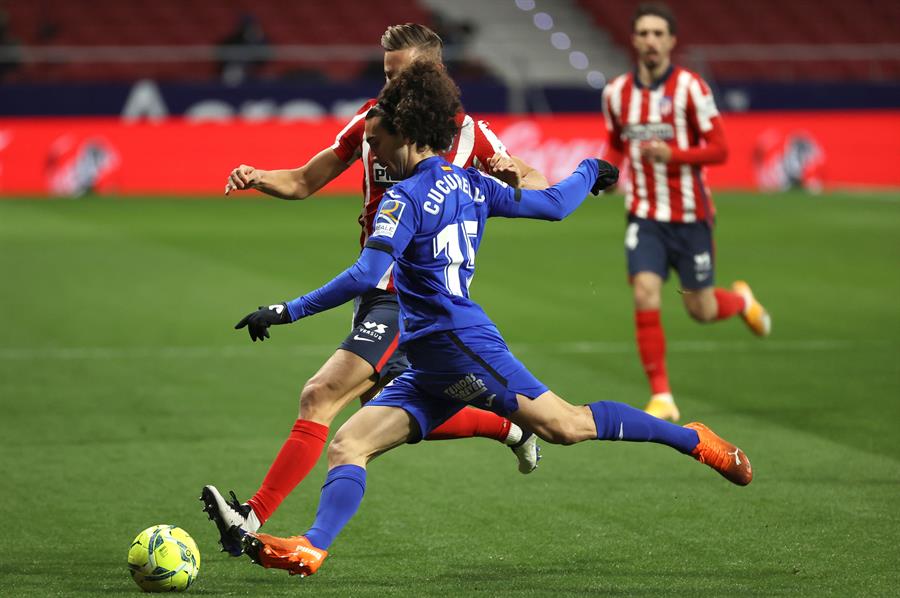Luis Suárez le dio un valioso triunfo a Atlético de Madrid ante Getafe para mantenerlo en la cima