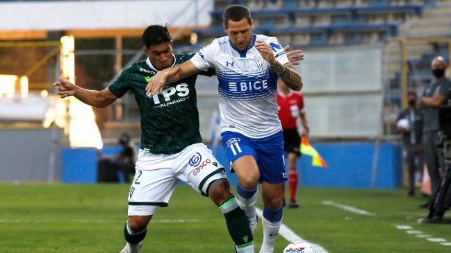 U. Católica estiró su ventaja en la cima del torneo pese a enredar puntos contra S. Wanderers