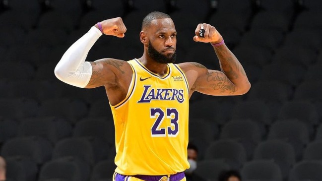 Los Angeles Lakers logró un importante triunfo sobre San Antonio Spurs de la mano de James