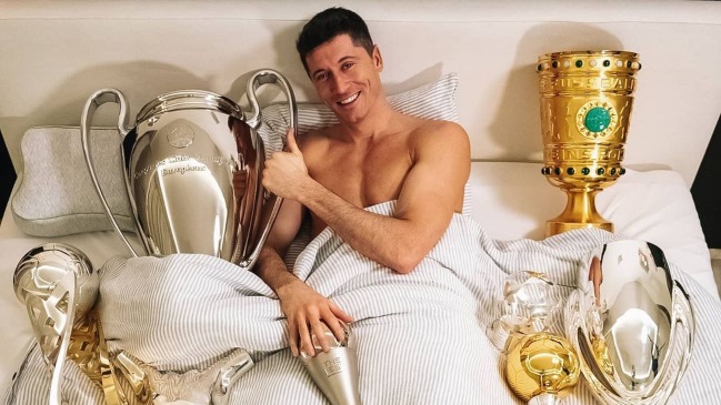 Posó con todos sus trofeos: Robert Lewandowski mostró por qué fue el mejor jugador del 2020