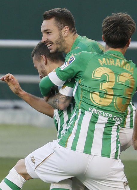 El Betis de Pellegrini y Bravo se farreó el triunfo en el derbi ante Sevilla