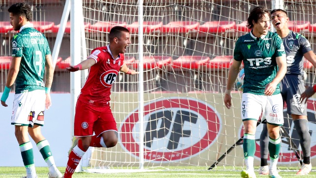 Esteban Valencia abrió la cuenta para La Calera ante S. Wanderers en el “Nicolás Chahuán”