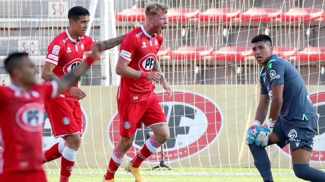 Thomas Rodríguez aprovechó el envión de La Calera y marcó el segundo ante S. Wanderers
