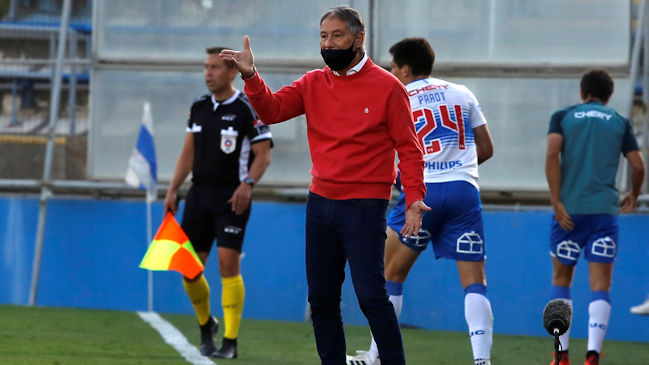 Holan negó haber usado su radio para dar instrucciones en el duelo ante S. Wanderers
