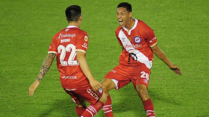 Argentinos Juniors venció a Huracán y se ilusionó en la Copa Diego Maradona