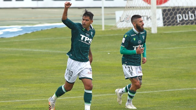 Enzo Gutiérrez marcó de penal y abrió la ruta de Santiago Wanderers ante Colo Colo