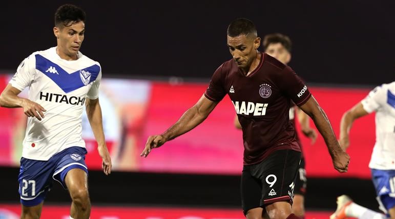 Lanús venció a Vélez de Pablo Galdames y se acercó a la final de la Copa Sudamericana