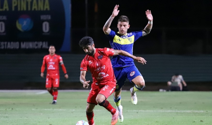 Ñublense goleó a Barnechea en duelo pendiente de la Primera B y quedó al borde del ascenso