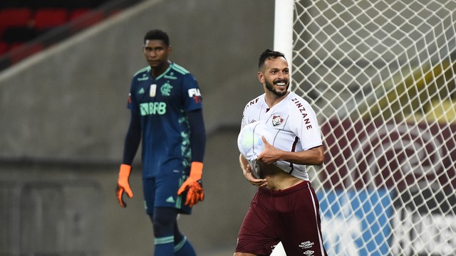 Fluminense propinó amarga derrota a Flamengo de Mauricio Isla con gol de último minuto