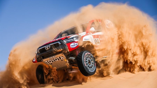 Giniel de Villiers ganó la quinta etapa y Peterhansel aumentó su ventaja como líder