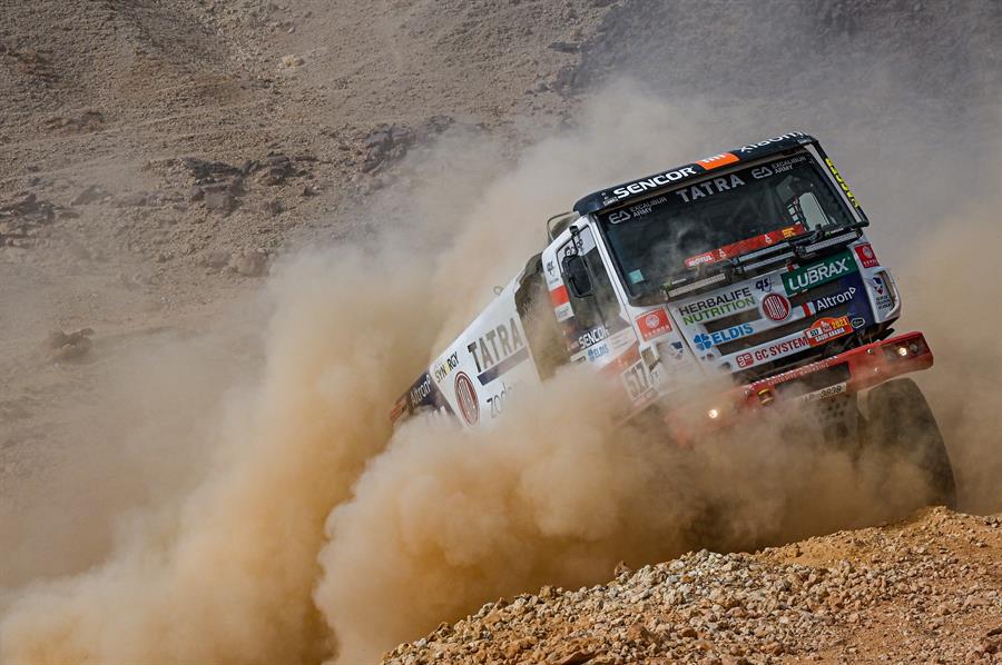 Ignacio Casale tuvo una mala sexta etapa y perdió terreno con su camión en el Dakar