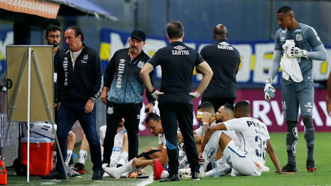 La arenga y abrazos del arquero de Santos que preocupa por su presunto positivo de coronavirus